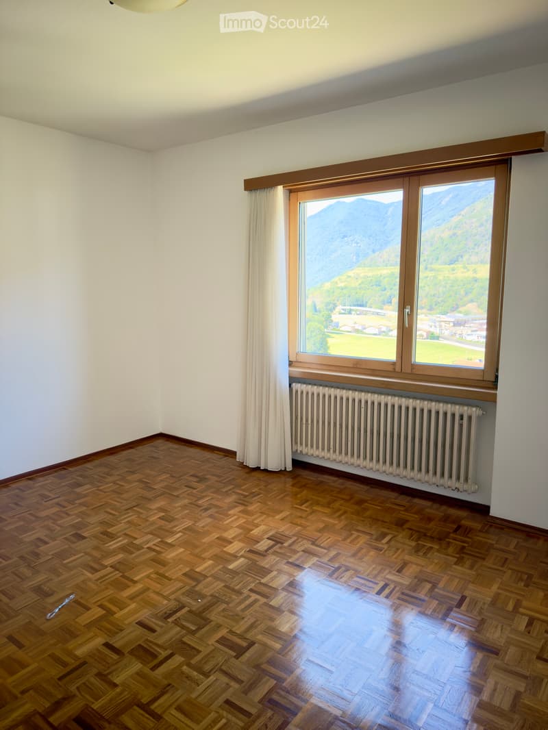 Casa indipendente su due piani con giardino e 2 box auto (5)