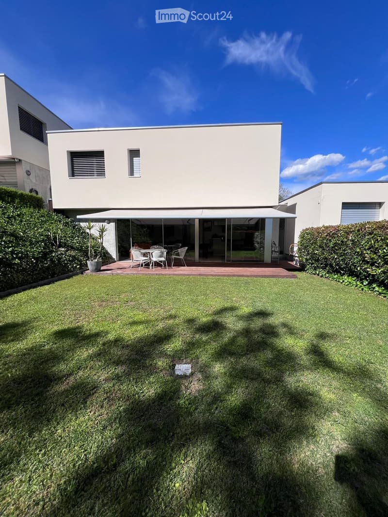 SPAZIOSA VILLA 4.5 CON GIARDINO PRIVATO A CARONA (1)