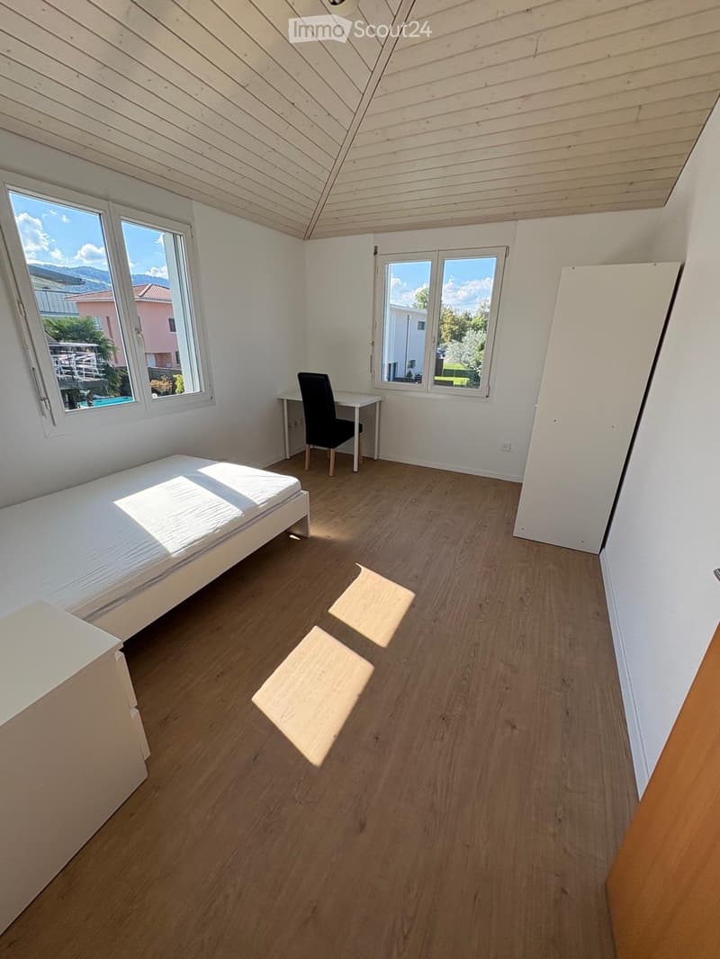 Möbliertes Einzelzimmer mit Gemeinschaftsbad und -küche (1)