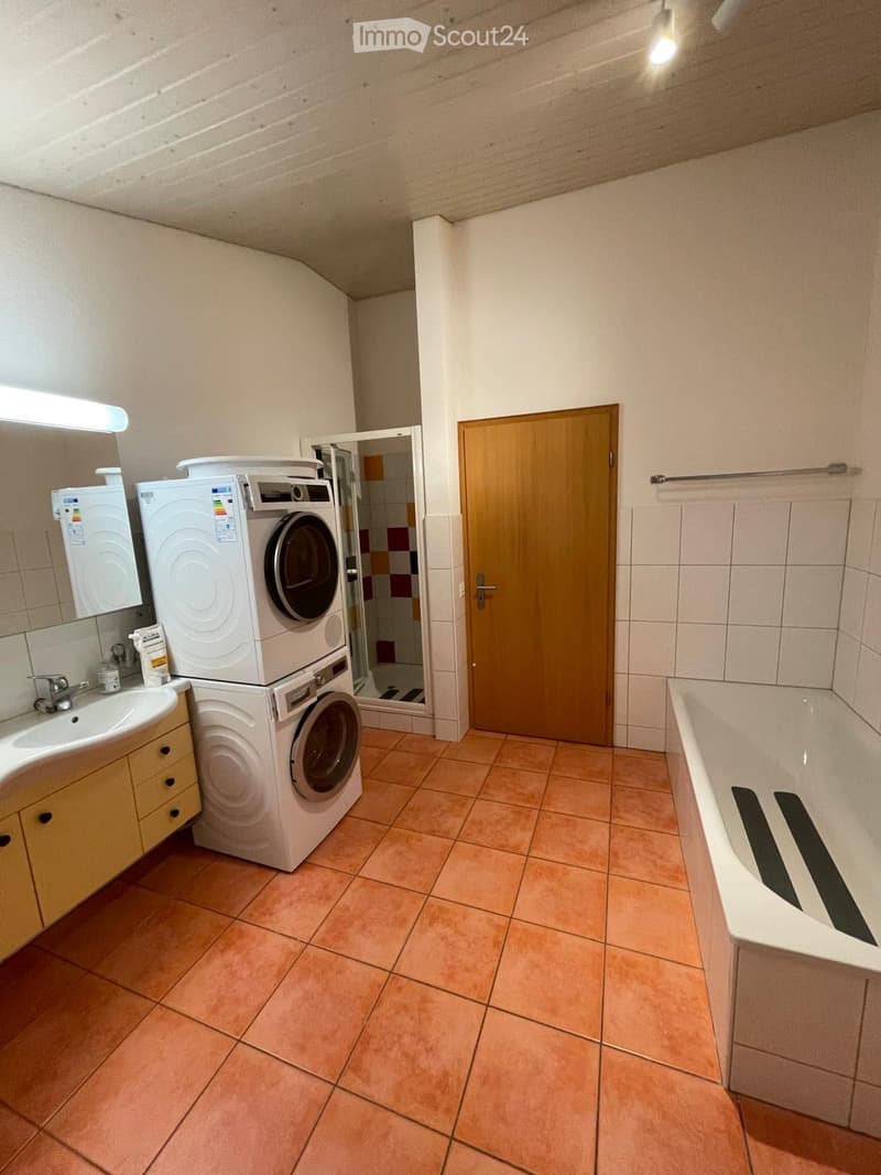 Möbliertes Einzelzimmer mit Gemeinschaftsbad und -küche (3)