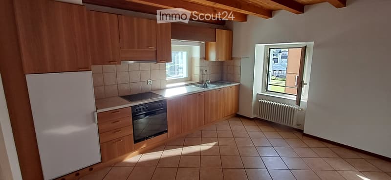 Affittasi spazioso appartamento di 3.5 locali a Rodi (1)