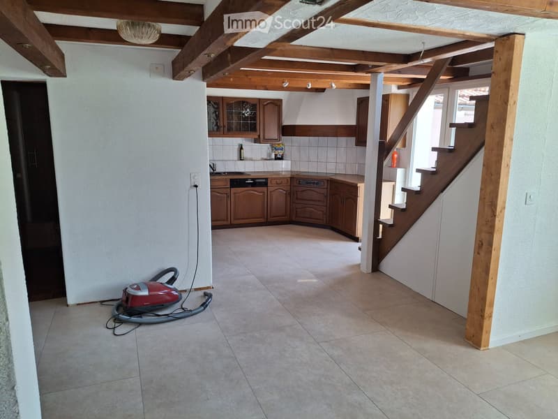 Ruhige 3,5 Zimmer Maisonette Wohnung mit Terrasse (2)