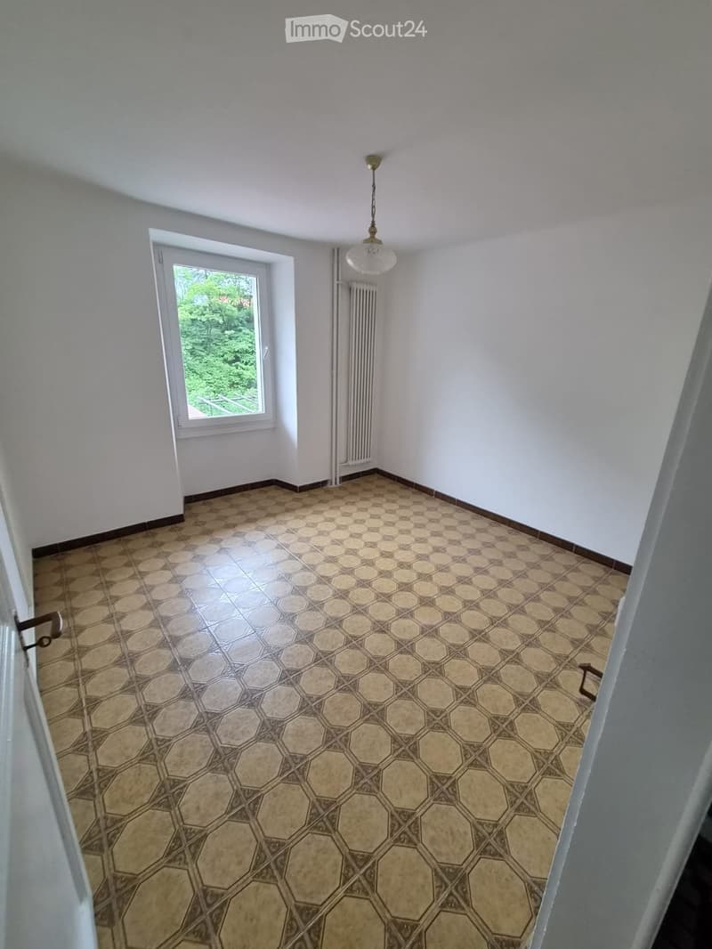 Affittasi nel nucleo di Gorduno casa luminosa di 5 locali. (3)