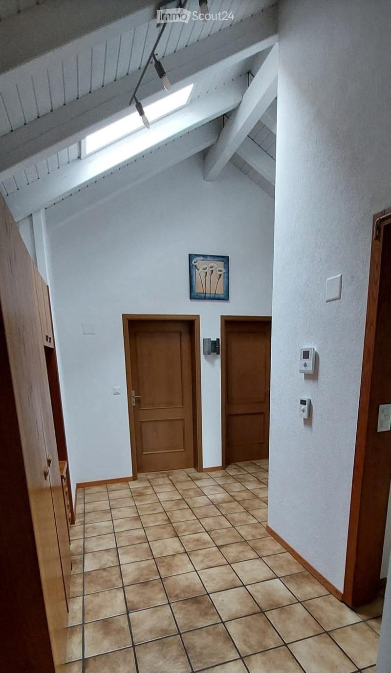 Sehr grosse Dachwohnung, Hausteil zu vermieten (1)