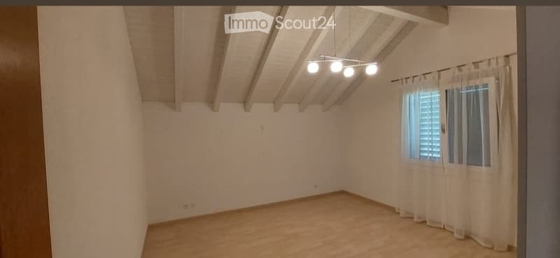 Sehr grosse Dachwohnung, Hausteil zu vermieten (2)