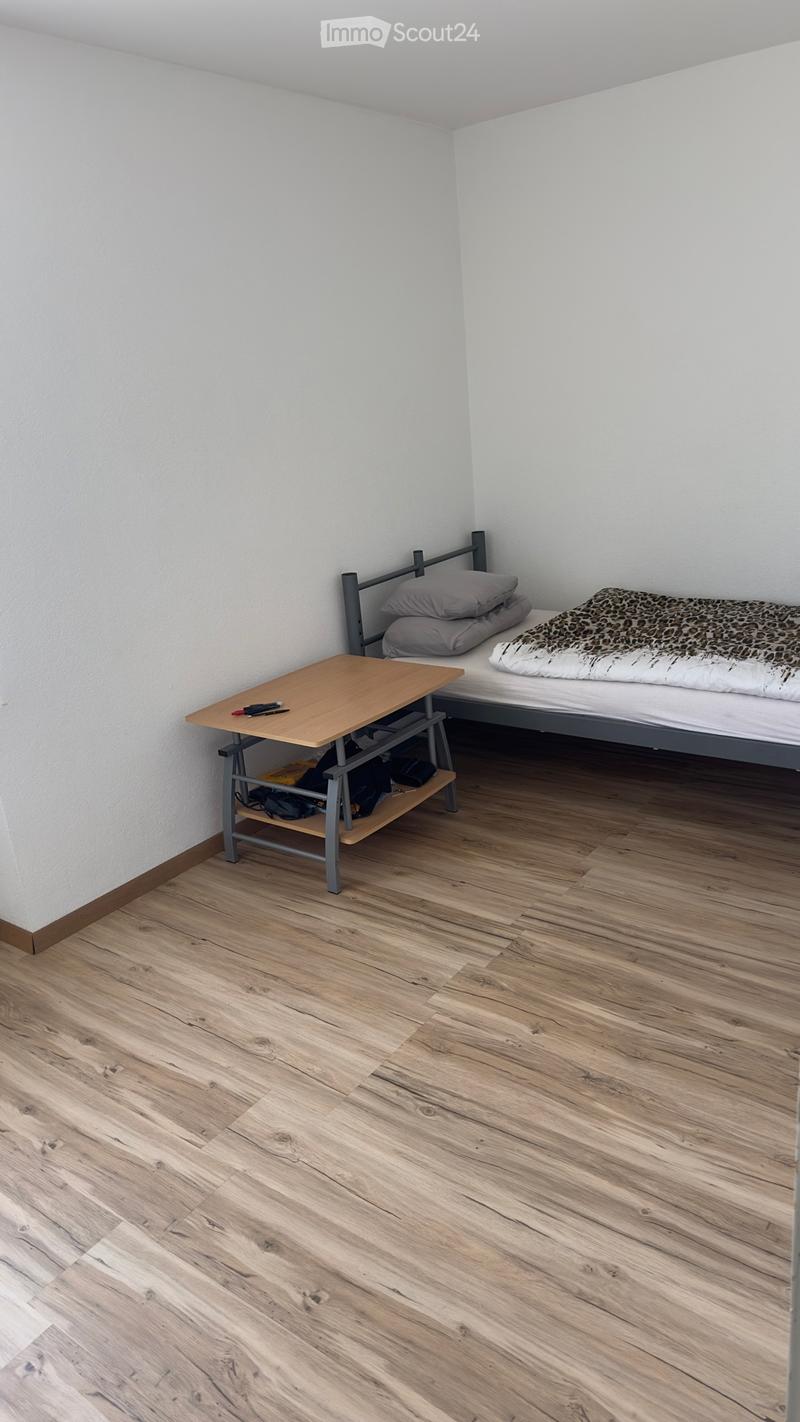 Frei Zimmer zur Untervermietung (1)