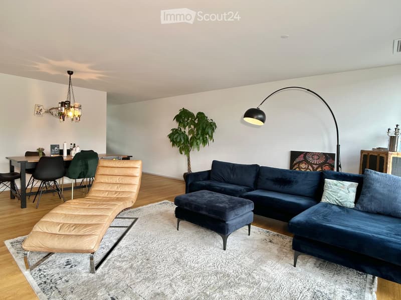 Befristet, möbliert: Moderne 4.5-Zimmer-Wohnung mit Seesicht (2)