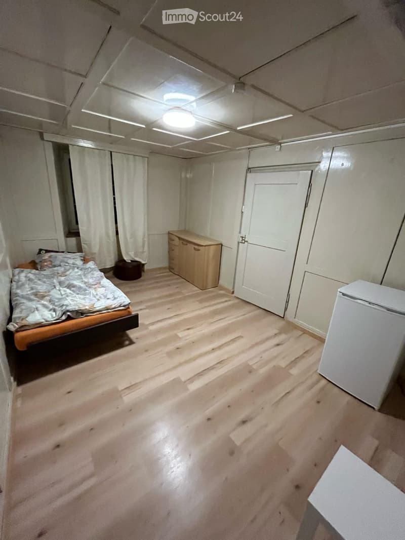 Monatszimmer Möbeliert in Netstal beim Bahnhof (1)