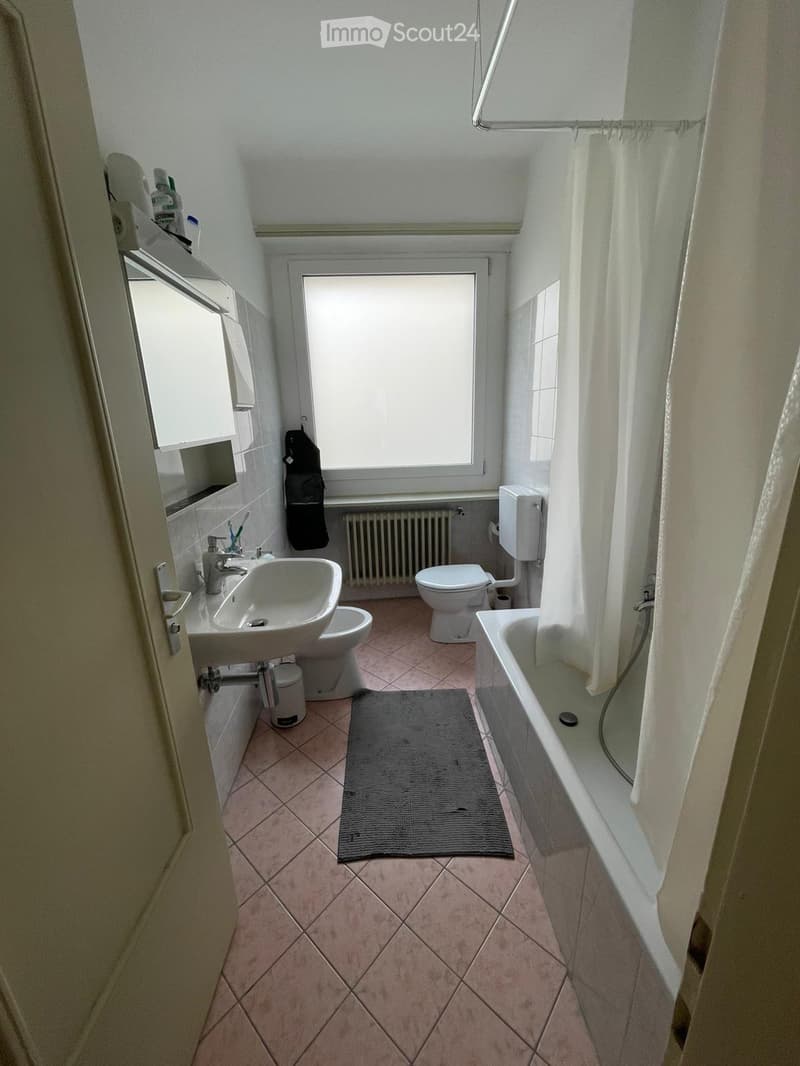 Camera con balcone privato in appartamento 3 persone (4)