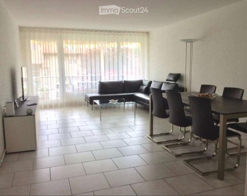 zu Vermieten 4 1/2 Zimmer Wohnung (3)