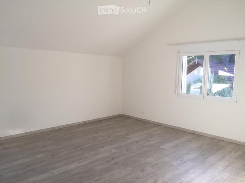 3.5-Zimmer-Dachwohnung mit Klimaanlage in Hornussen (4)