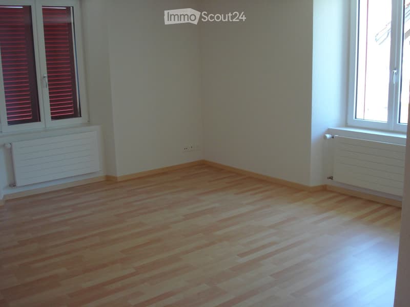 Helle 4.5 Zimmer Wohnung mit Balkon und Aussicht 2.OG (2)