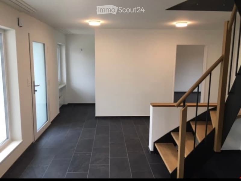 8 Zimmer Einfamilienhaus Mit Carport und Garage (2)