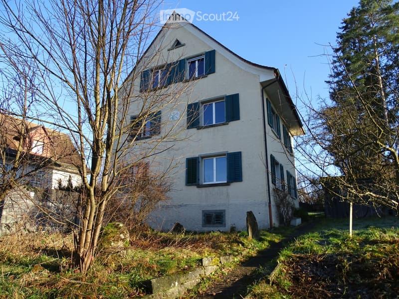 Schönes, helles und möbliertes WG Zimmer in EF Haus (1)