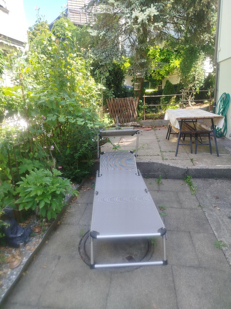 Ein Zimmer in kleinem Häuschen (3)