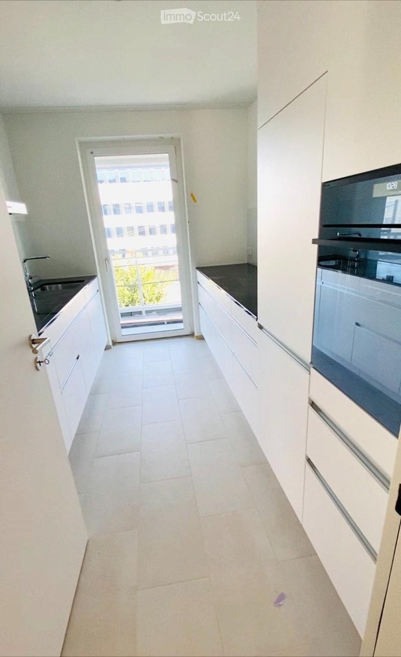 Helle. moderne 2.5. Neubau-Wohnung mit 2 Balkonen in Zürich (3)