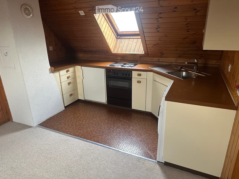 1,5 Zimmer Altbauwohnung DG in Koppigen BE (1)