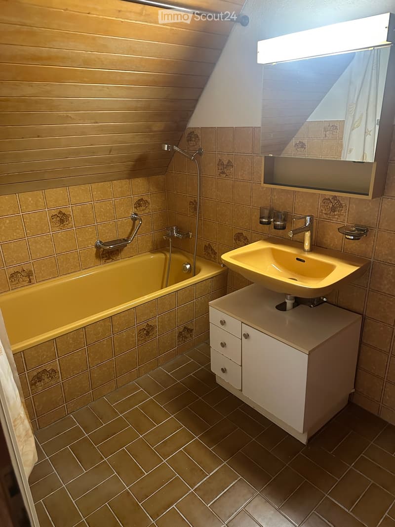 1,5 Zimmer Altbauwohnung DG in Koppigen BE (3)