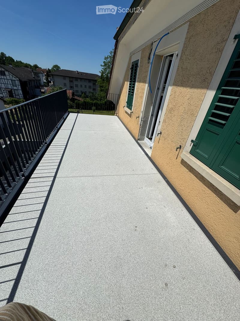 Komplett renovierte 4.5-Zimmer Dachwohnung mit Balkon (5)