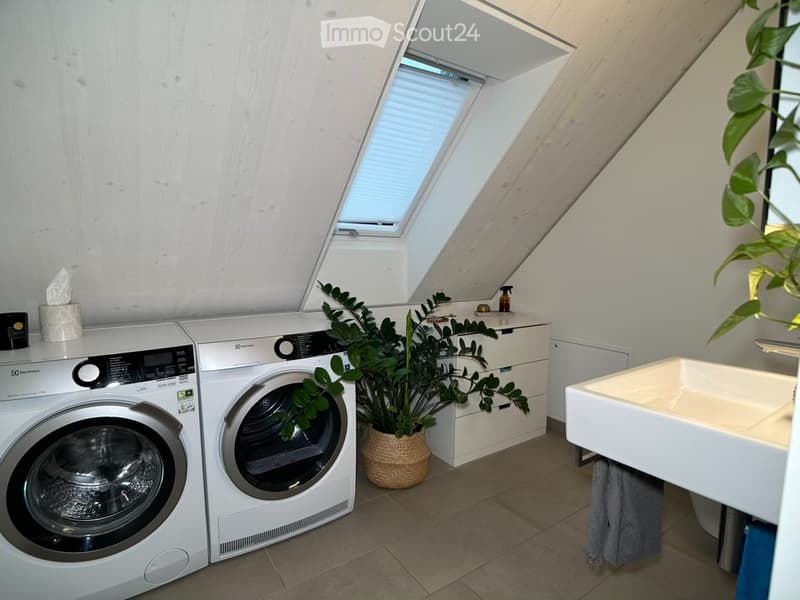 Befristet, möbliert: Moderne Maisonette mit Dachgarten (9)