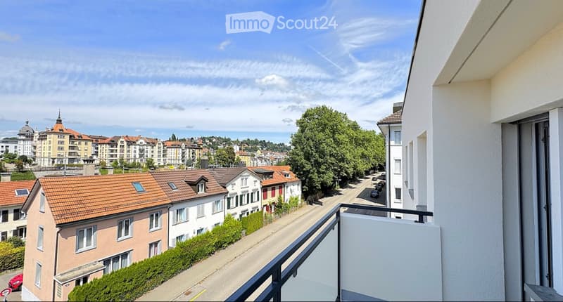 Top Lage! 2.5-Zimmerwohnung mit Balkon (1)