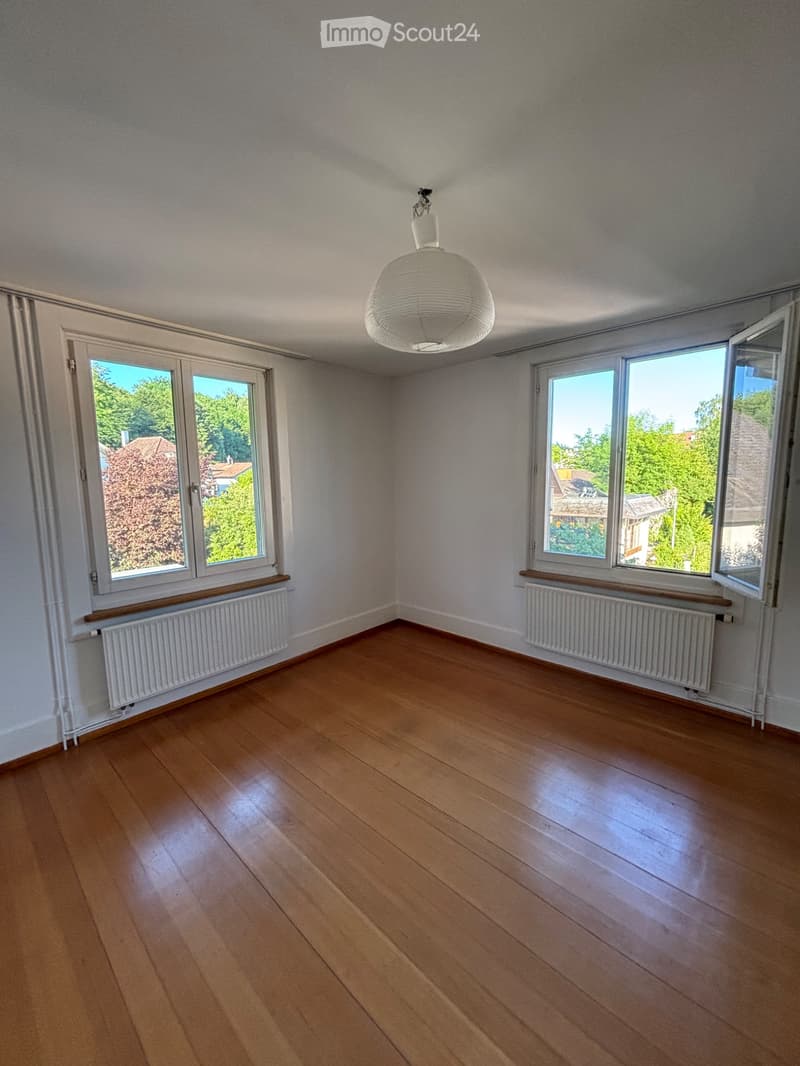Schöne Altbau 4.5 Zimmerwohnung zu vermieten . (3)
