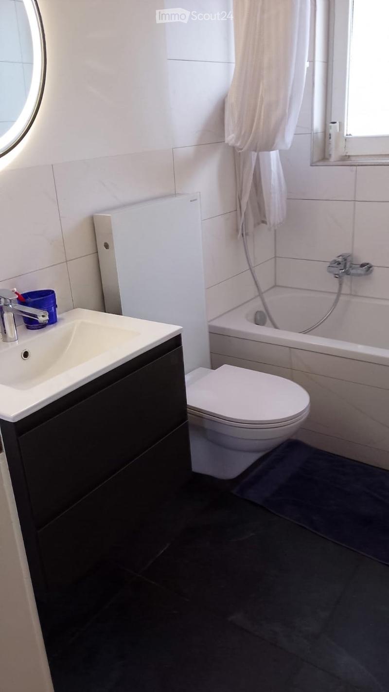 Schöne helle 4 Zimmer Wohnung 1.OG Links (4)