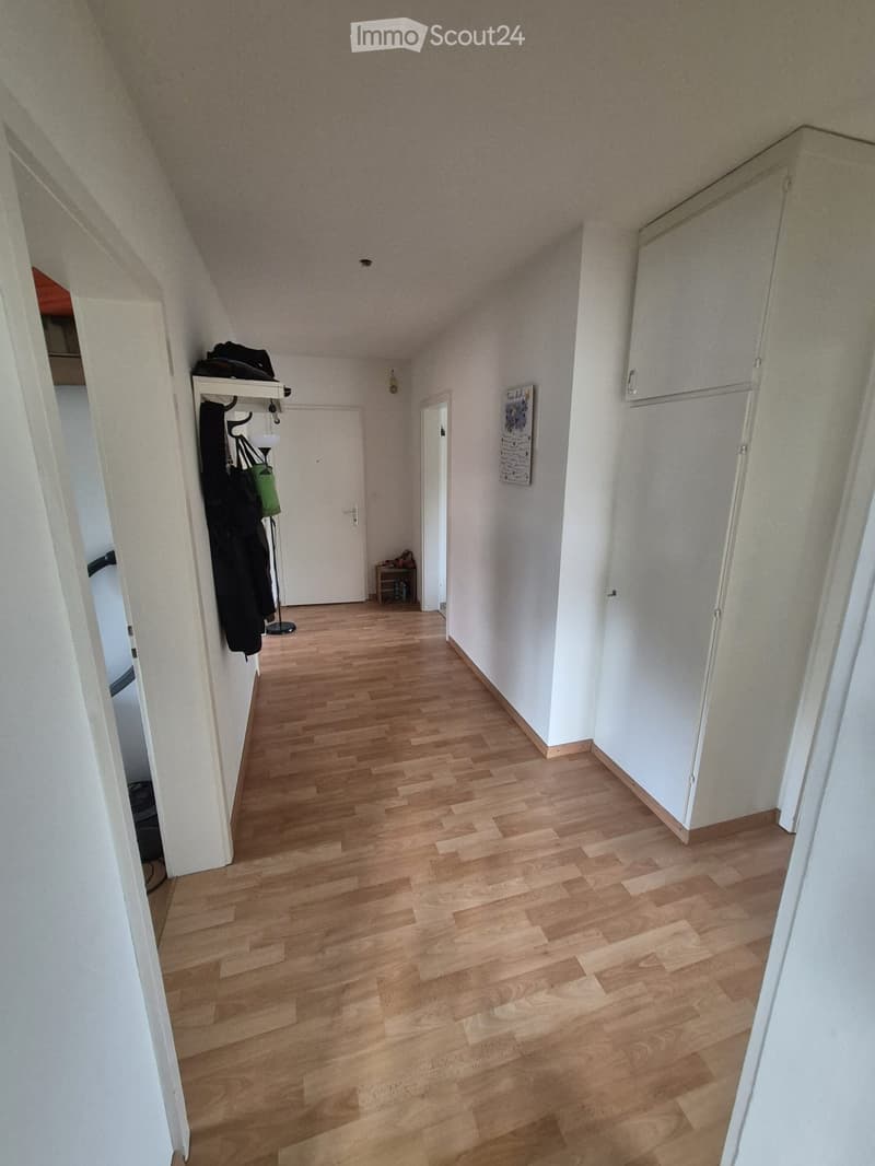 Schöne helle 4 Zimmer Wohnung 1.OG Links (3)