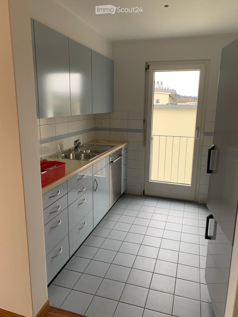 Lichtdurchflutete 3.5-Zimmer-Wohnung an ruhiger Lage (3)