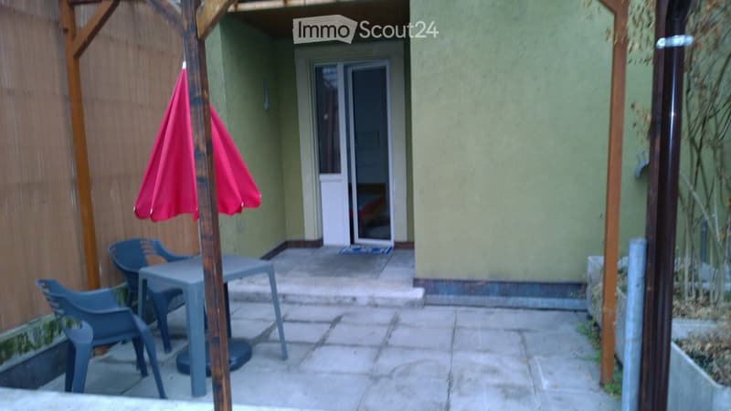 Möbliertes WG-Zimmer mit eigener Veranda und Garten. (3)