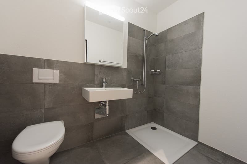 Moderne 3.5-Zimmerwohnung mit Loggia & eigenem Waschturm (5)