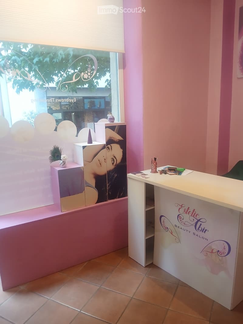 AFFITTASI POSTAZIONE UNGHIE IN BEAUTY CENTER FAMOSISSIMO (2)