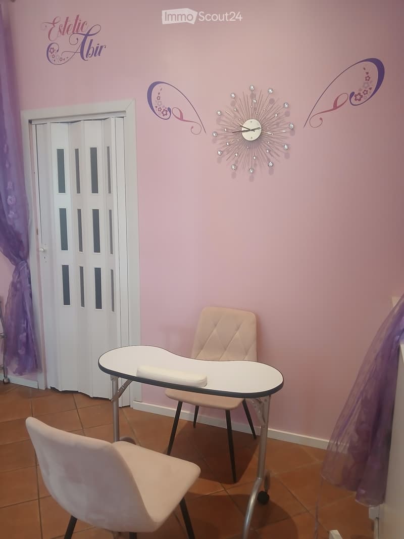 AFFITTASI POSTAZIONE UNGHIE IN BEAUTY CENTER FAMOSISSIMO (5)