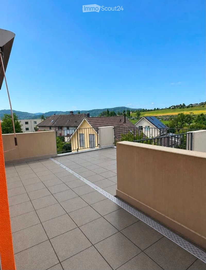 Helle und grosszügige Wohnung die Ruhe und Natur lieben. (1)