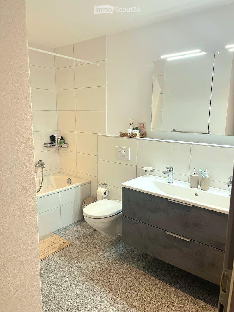 Moderne 3,5-Zimmer-Wohnung mit Terrasse, Garten & Aussicht (3)
