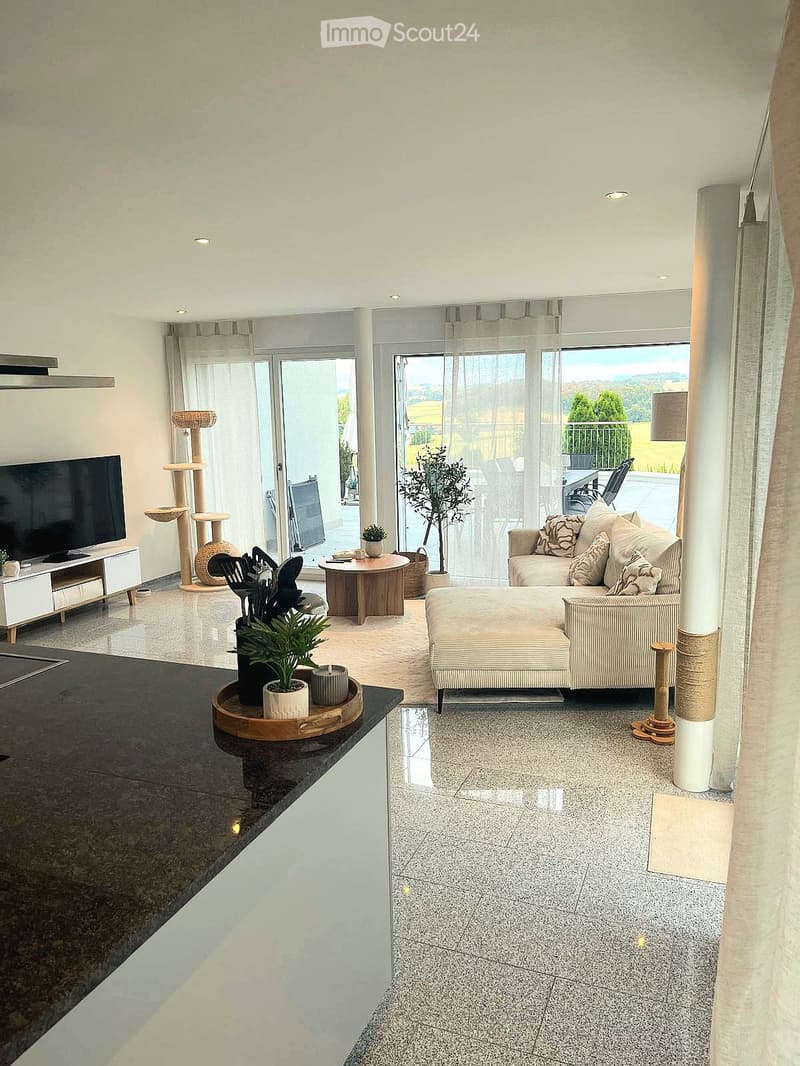 Moderne 3,5-Zimmer-Wohnung mit Terrasse, Garten & Aussicht (1)