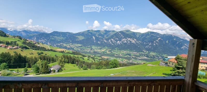 3.5 Zimmer-Dachwohnung mit wunderschöner Aussicht (1)