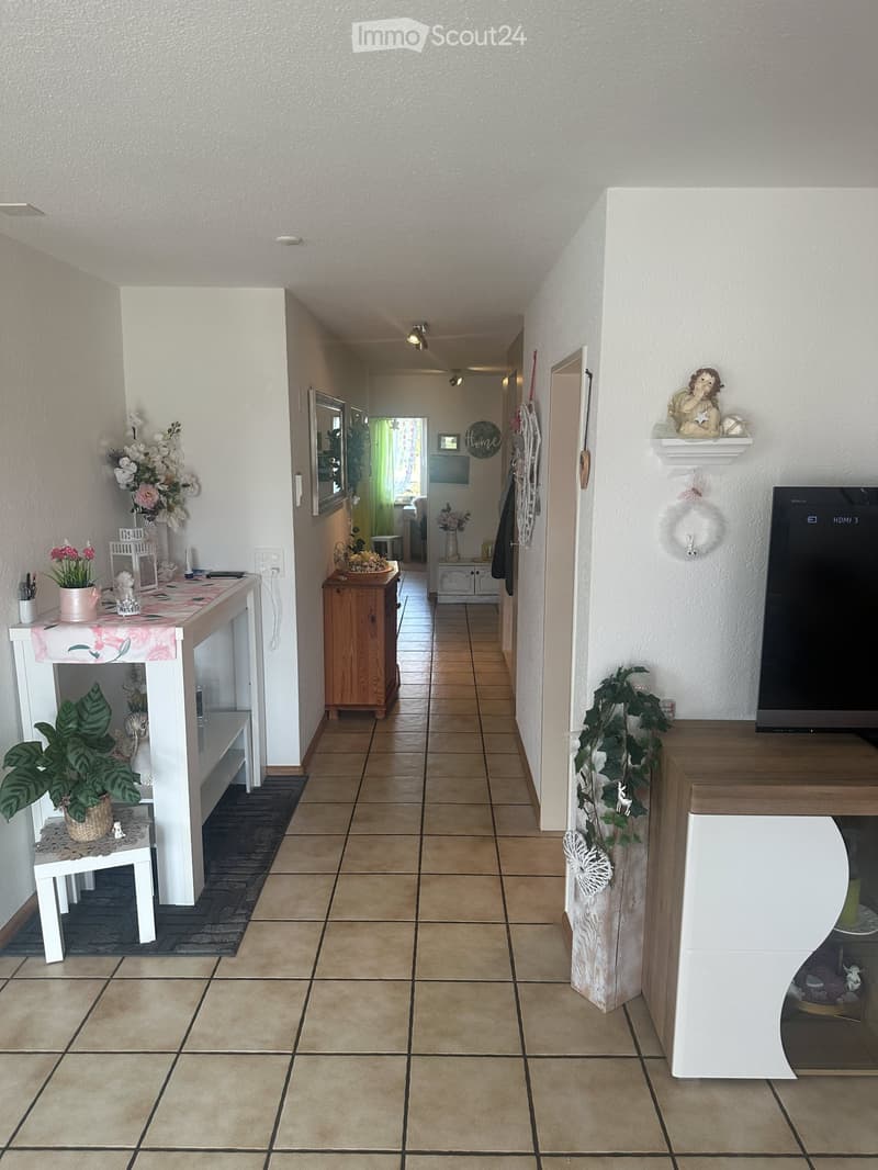 Helle 4½-Zimmer-Wohnung mit Balkon und schöner Weitsicht (3)