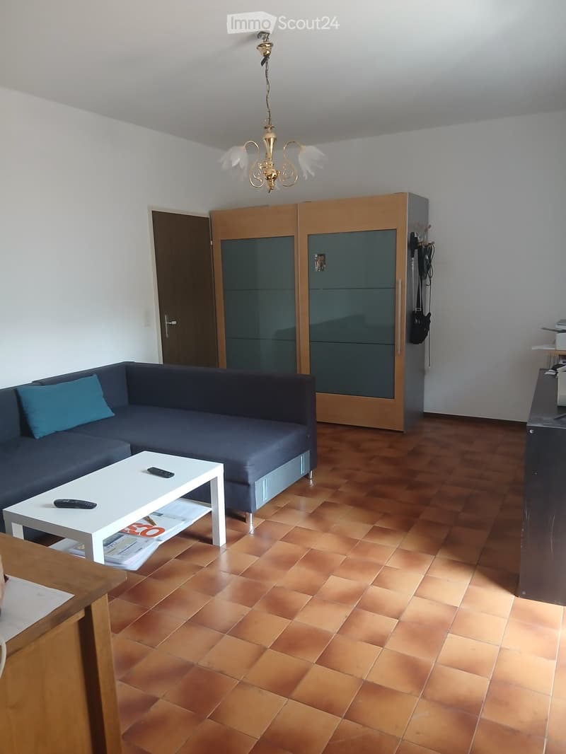 Cerco subentrante, ampiao 2.5 con balcone (1)