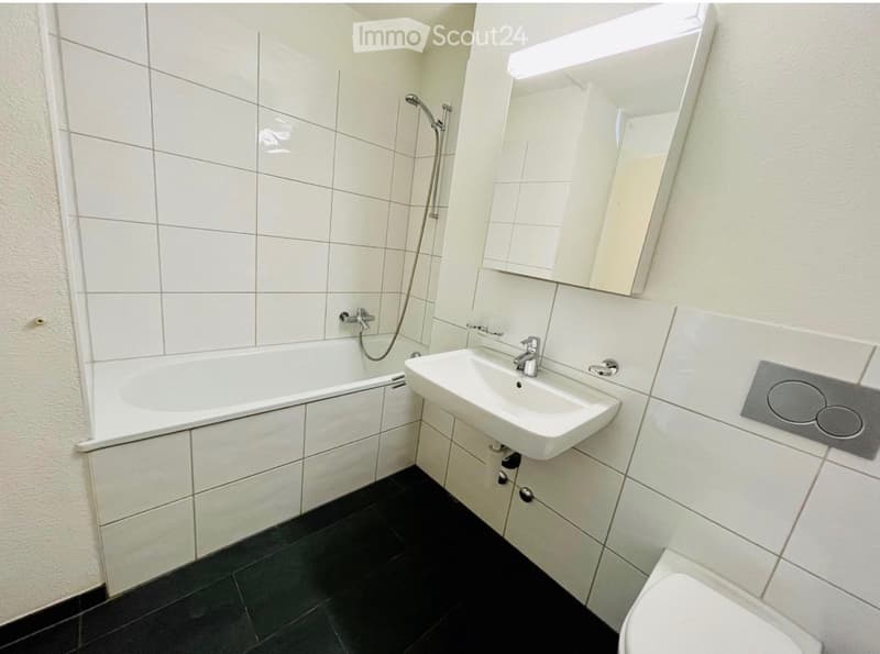 Schöne zentrale 2.5-Zimmer-Wohnung in Biel zu vermieten (2)