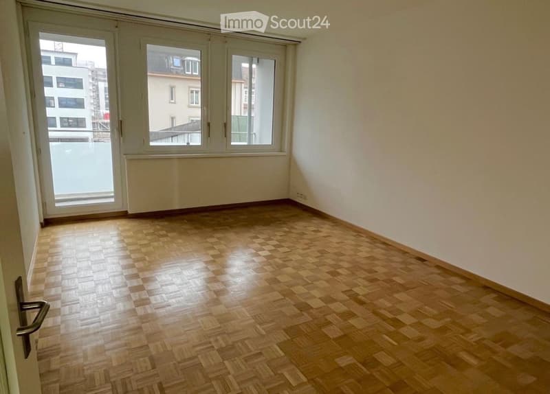 Schöne zentrale 2.5-Zimmer-Wohnung in Biel zu vermieten (3)