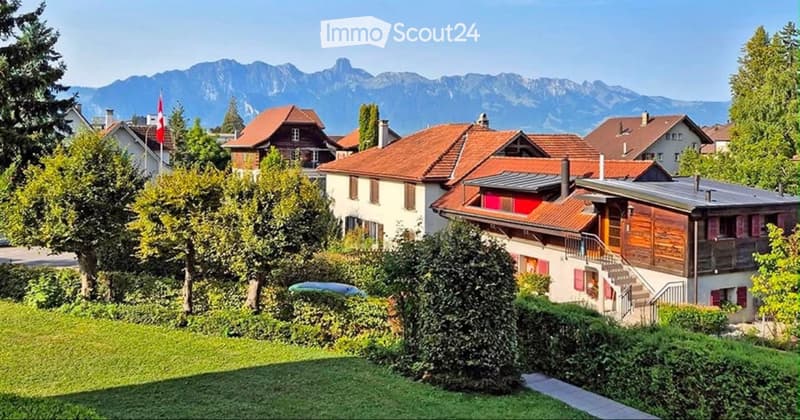 Helle 4.5 Zi-Wohnung mit Balkon und Bergsicht zu vermieten (1)