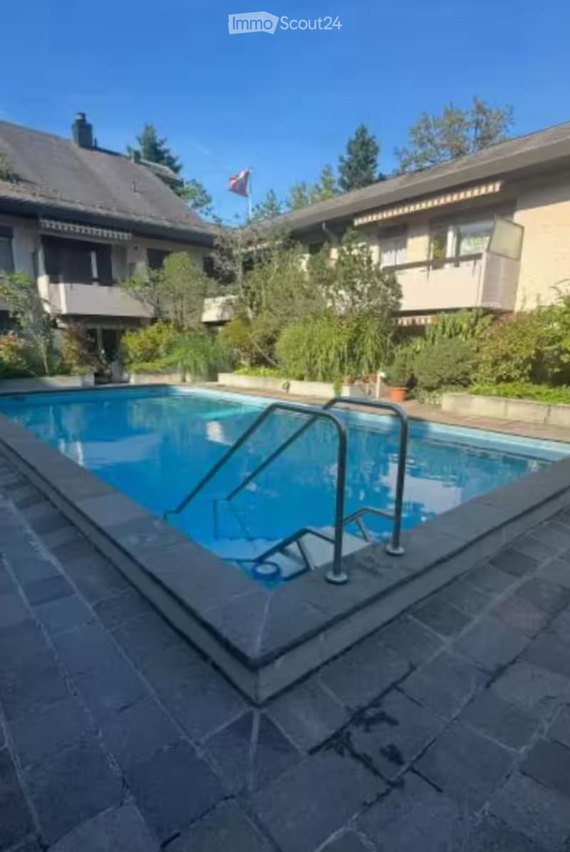 WG-Zimmer Oerlikon Hallenstadeon | Pool, Bad separat (1)