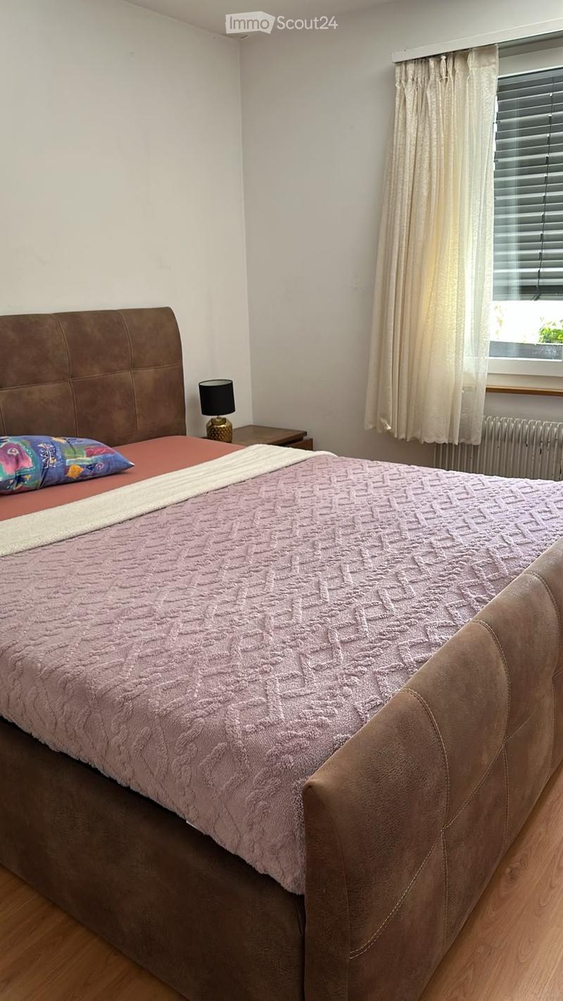 Geräumige , helle Wohnung, mit Balkon (2)