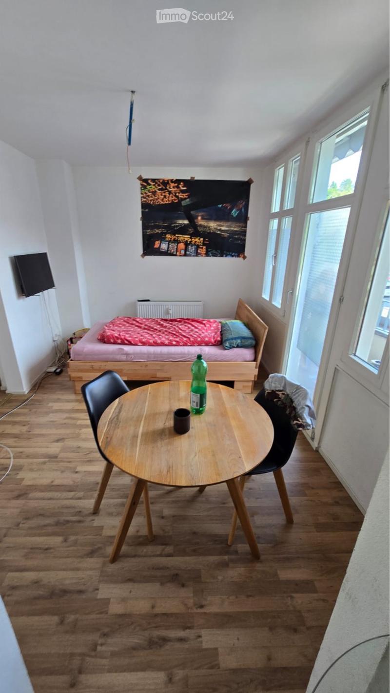 Kleine 1 Zimmer Wohnung mit Balkon und Stellplatz (2)