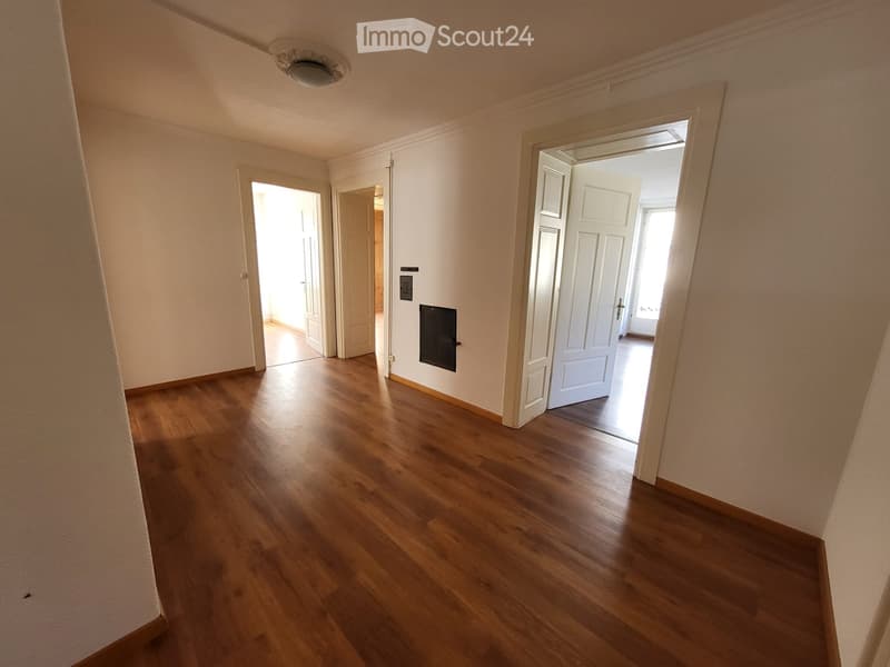 Helle 4.5-Zimmer-Wohnung im Zentrum von Trun (1)