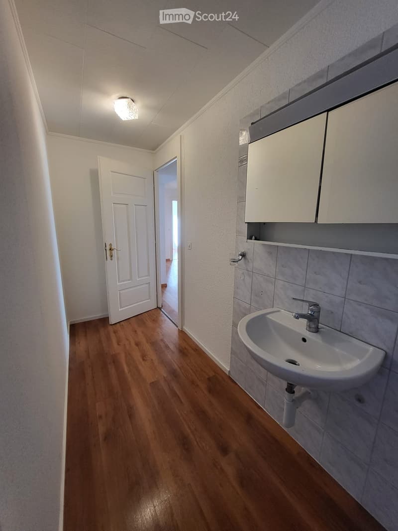 Helle 4.5-Zimmer-Wohnung im Zentrum von Trun (2)