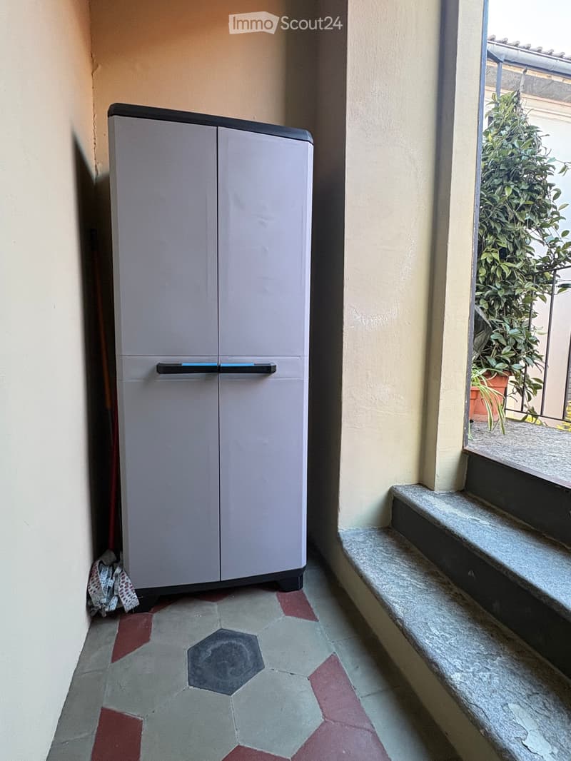 Bilocale con arredo presente come in foto (1)