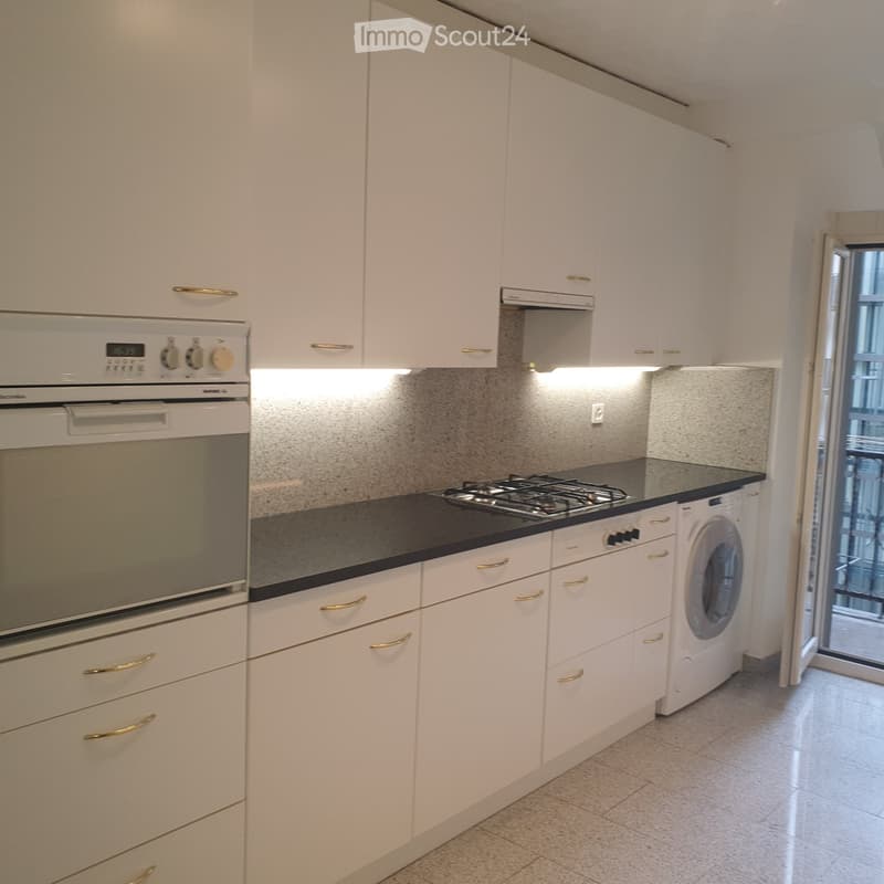 Charmante 3.5 Zi.- Wohlfühlwohnung im Herzen der Neustadt (5)