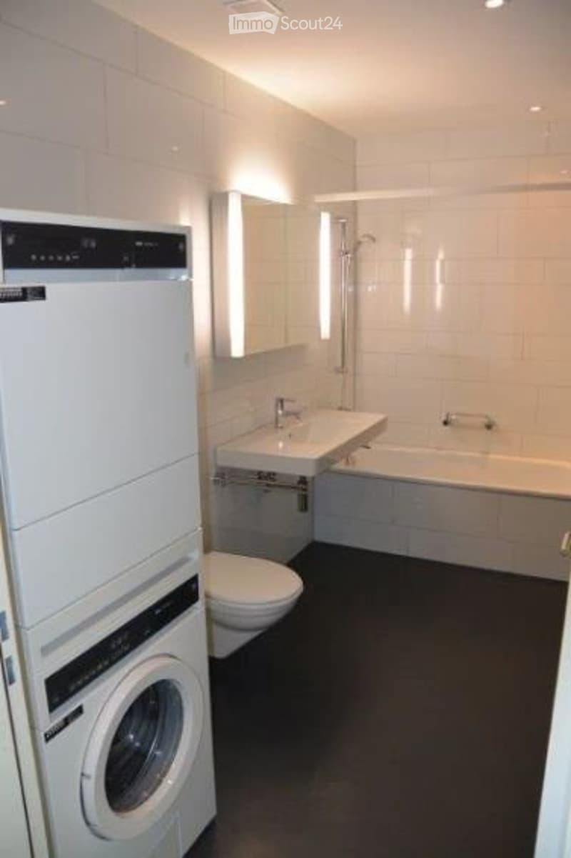 Grosszügige und moderne 2.5-Zimmerwohnung (5)